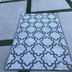 Reversible Outdoor Rug 4ft By 6