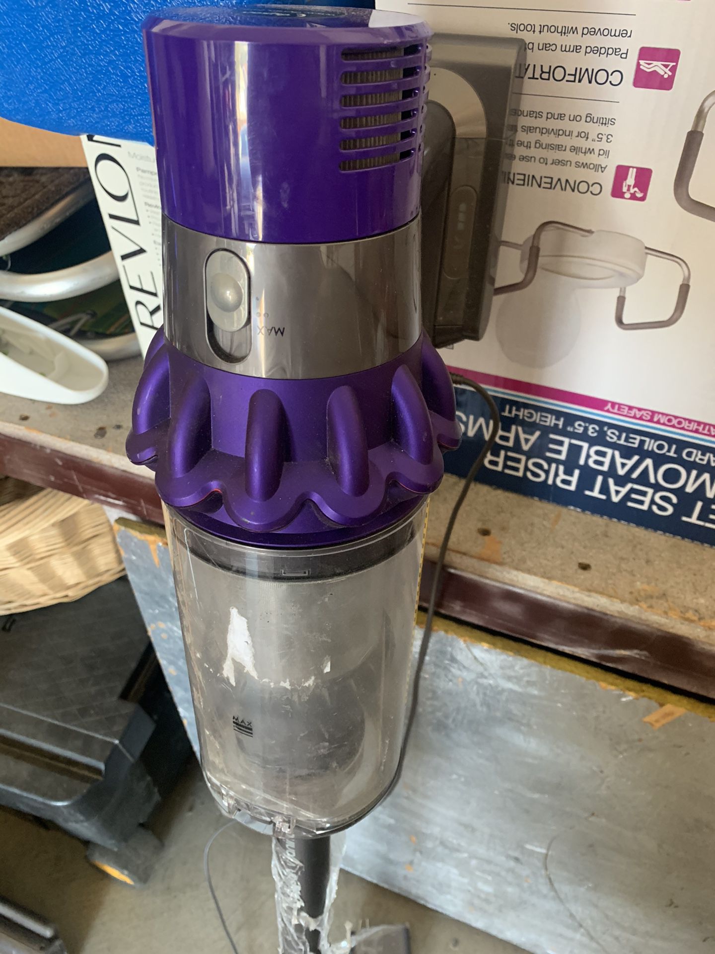 Dyson v10 Come With Charger Only In Good Working Condition