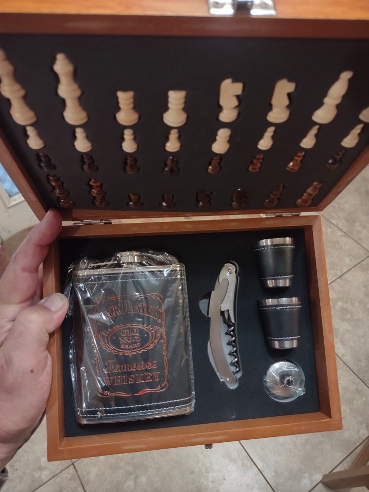 Jack Daniel's Chess Set NIB