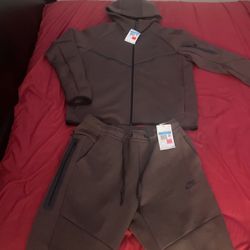nike tech sweatsuit brand new with tags brown