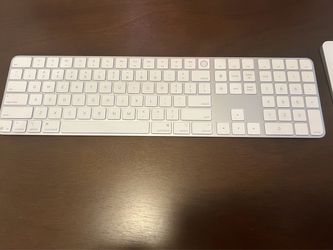 Apple Magic Keyboard with Touch ID and Numeric Keypad for Mac with Apple Silicon, US English Liknew