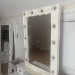 Vanity mirror