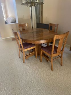 Solid oak dinning room table