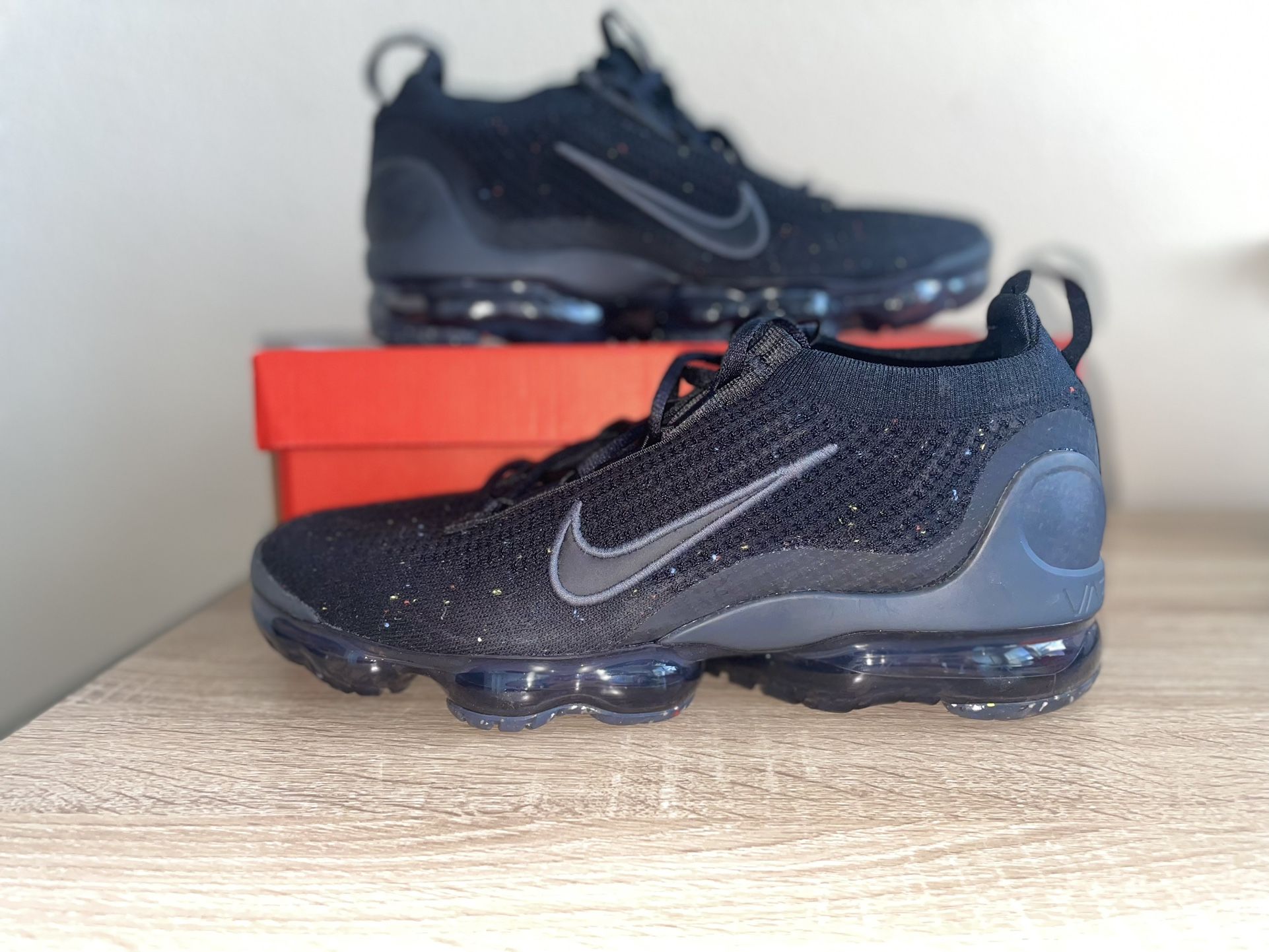 NEW NIKE VAPORMAX SIZE 10 Nike Air Vapormax 2023 Flyknit Women main image 2