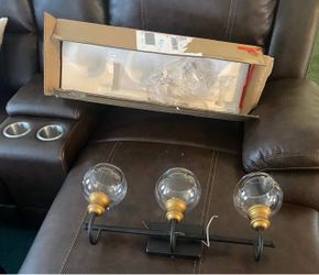 1 Beautiful new light fixture $90– —pick up in Yakima near 40th avenue and fruitvale avenue. 💡💡💡💡💡💡💡💡💡💡💡💡💡💡 Hermosa lámpara nueva a $9
