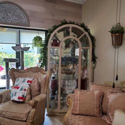 Curio Cabinet (Lighted)