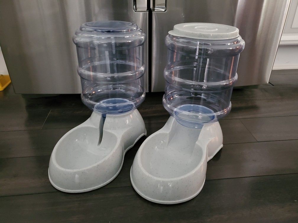 Dog / Cat Water and Food Feeder
