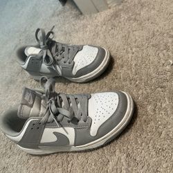 Nikes Woman Size 7 Grey