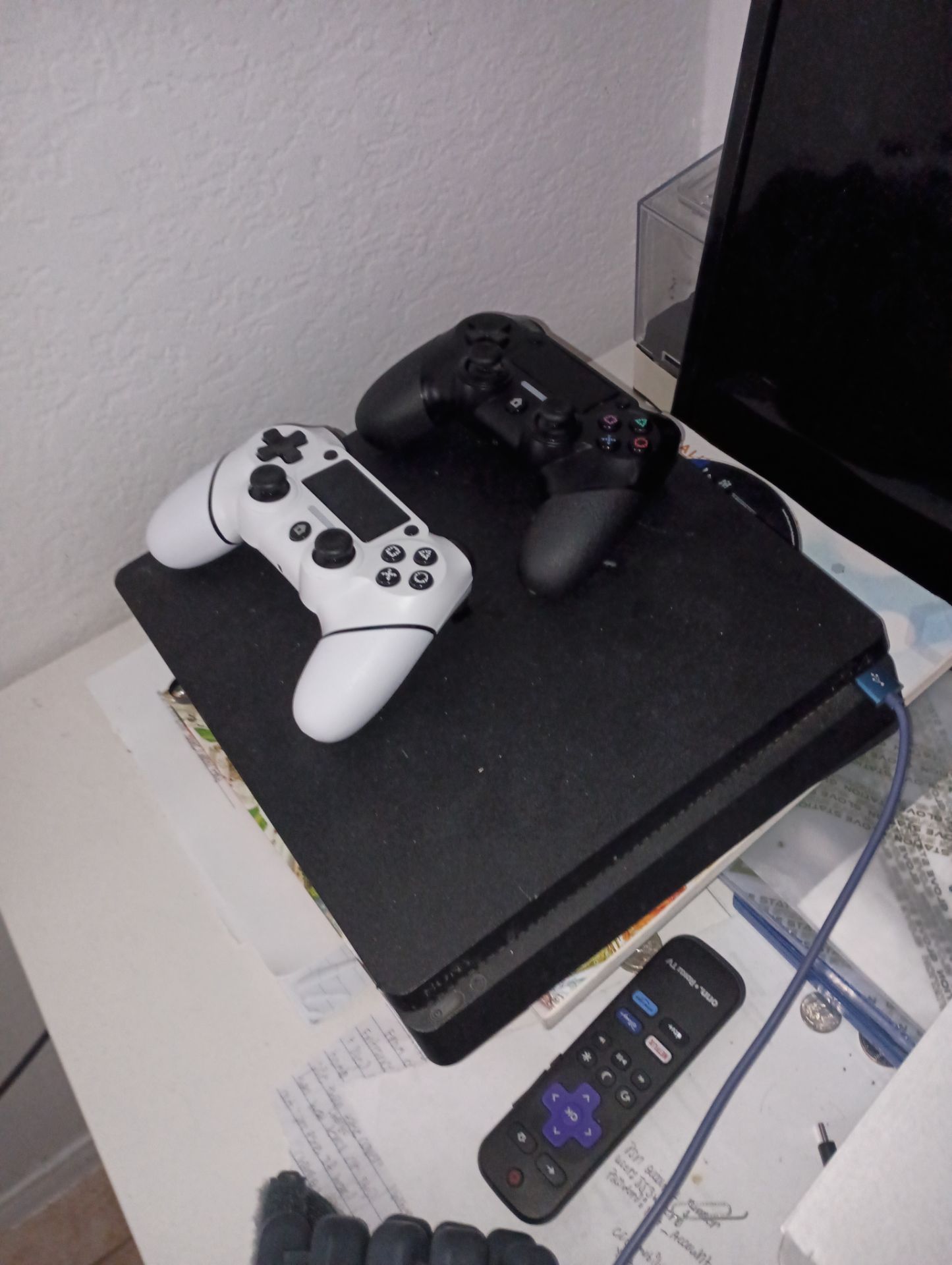 Ps4 with 2 controllers
