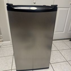 Mini Fridge $50 – Works Perfect 