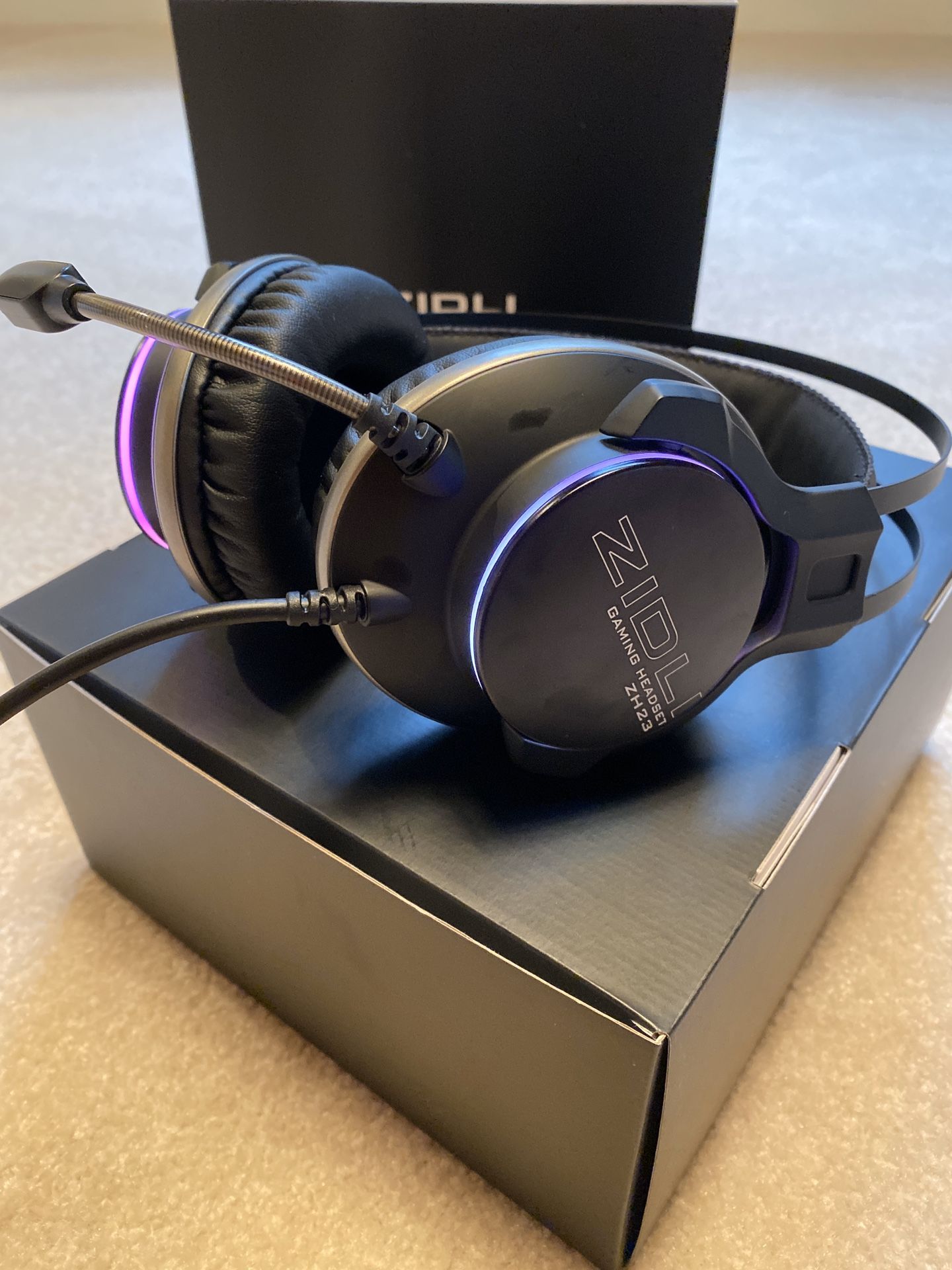 Brand New -ZIDLI-Gaming headphone/headset Noise Canceling &RGB Light