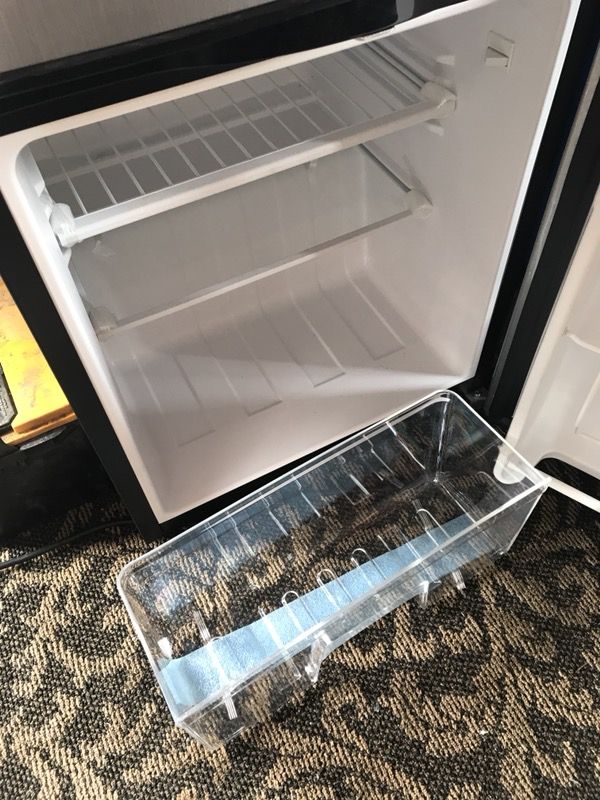 Emerson 3.1 Cubic Foot Mini Fridge & Freezer for Sale in Kansas City