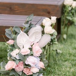 Ling’s Moment Flowers aisle runner