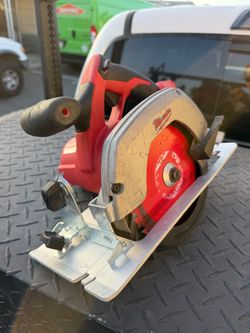 Milwaukee Cordless Circular Saw (Tool Only)