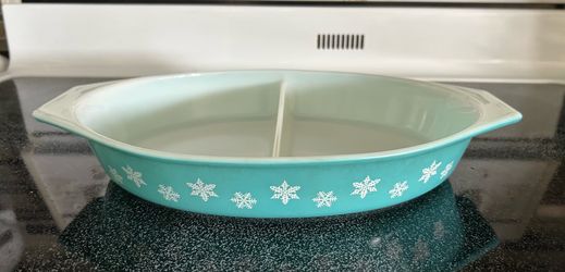 Vintage Pyrex Turquoise Snowflake 1 1/2 quart Divided Casserole Dish