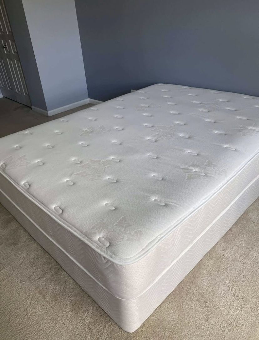 Queen mattress with boxspring