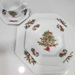 NEW Fairfield Fine China Peace on Earth 12 place setting set never used