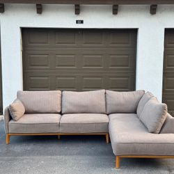 🛋️ Sectional Couch/Sofa - Macy’s - Delivery Available 🚛