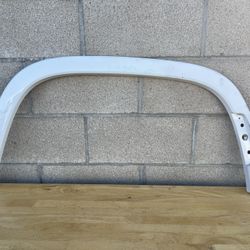 2022-2023 JEEP WAGONEER  REAR LEFT FENDER FLARE WHEEL MOLDING  OEM