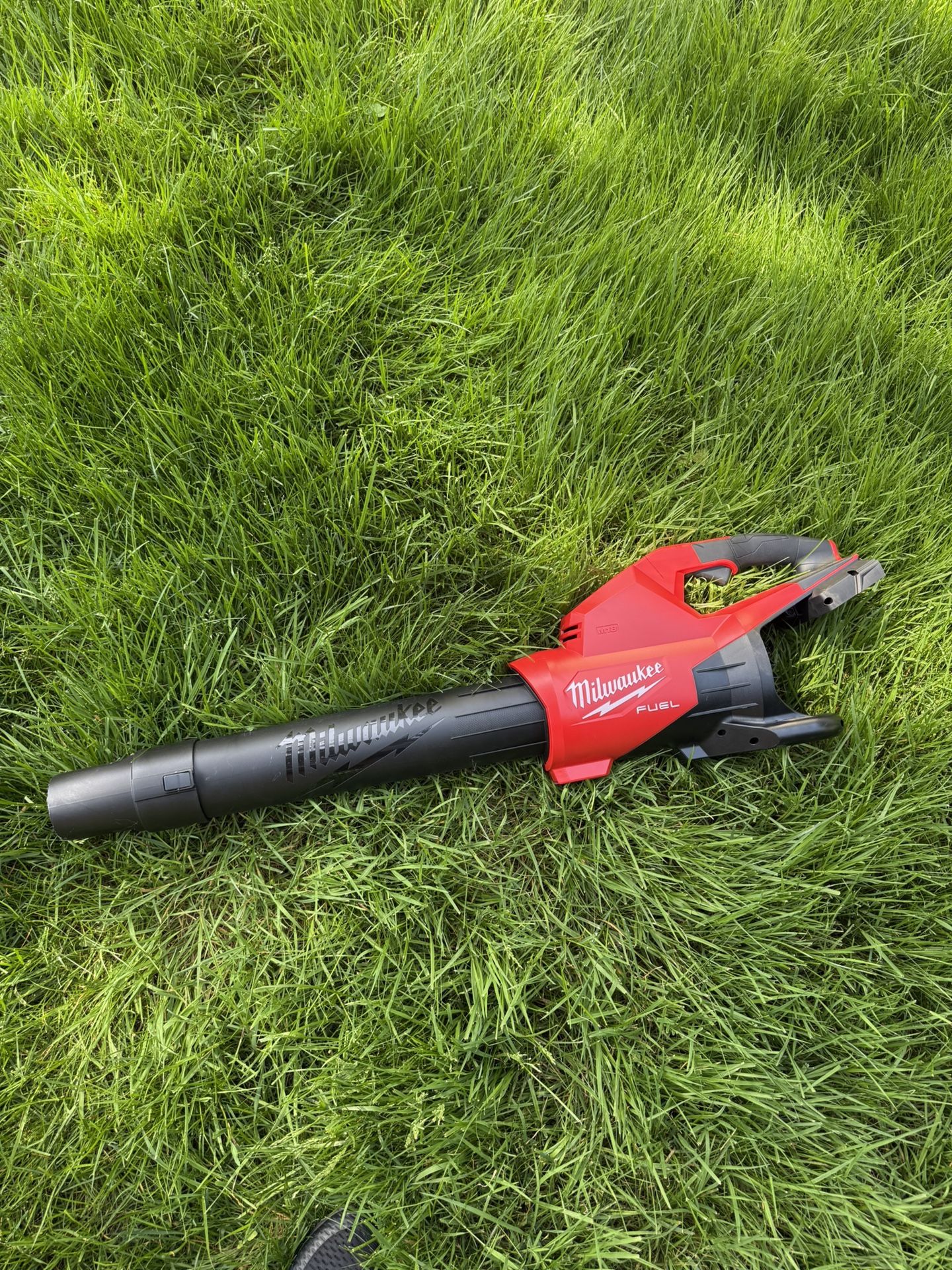 NEW Milwaukee 2 battery blower