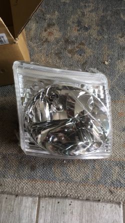 Right side Ford Explorer head light - Fits 01-03 Explorer Sport 01-05 Sport Track