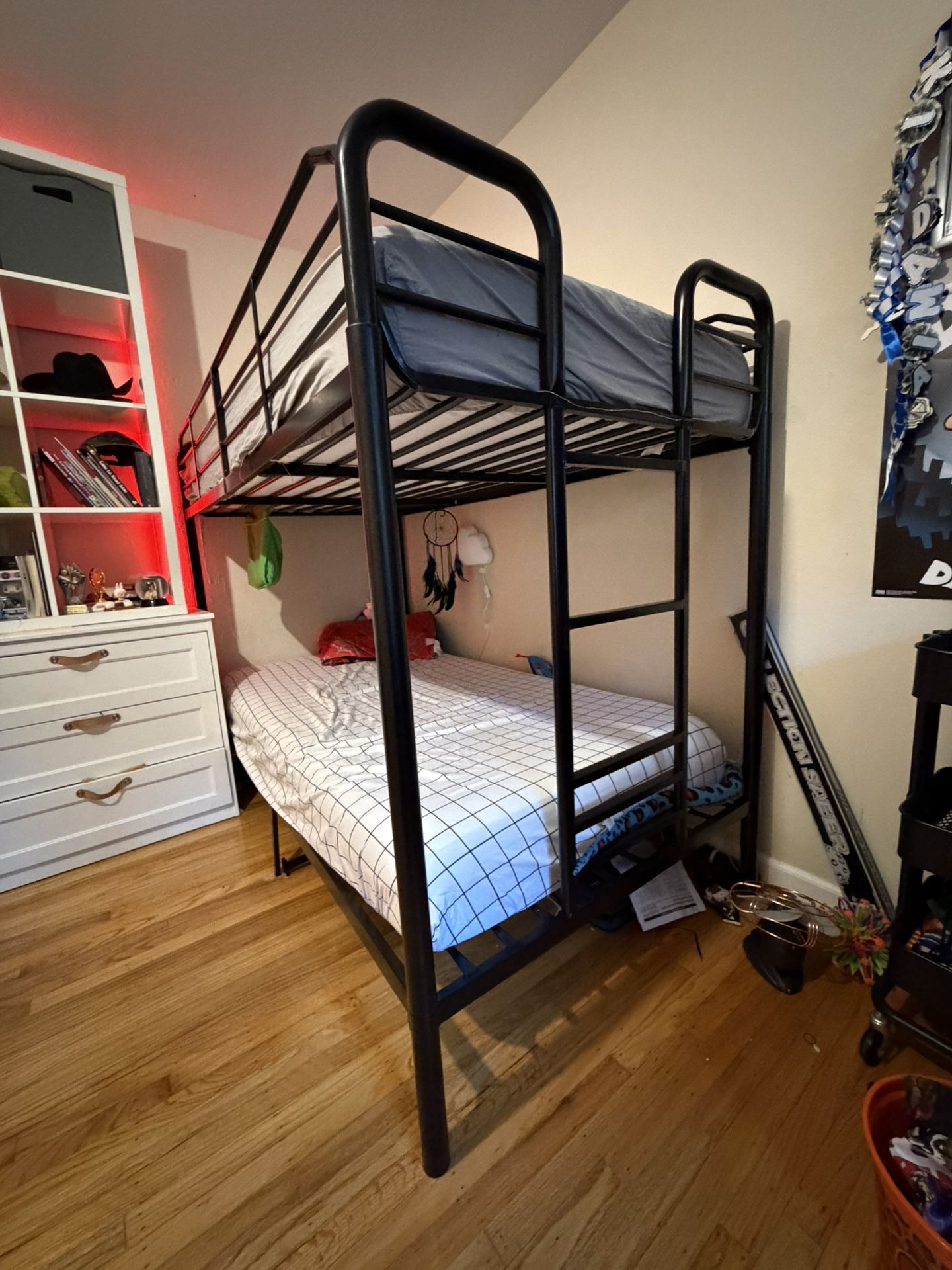 Twin Bunk bed