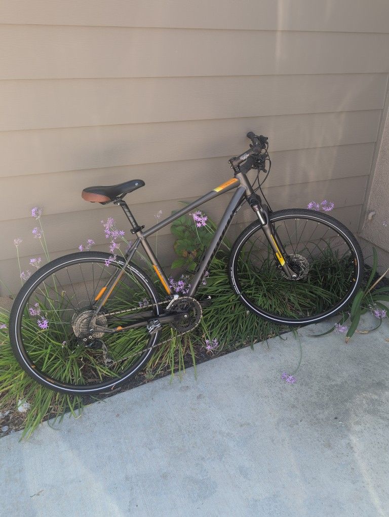 Specialized crosstrail