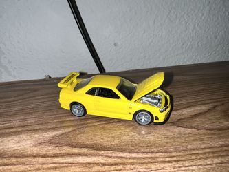 Custom Yellow Convention R34 Skyline