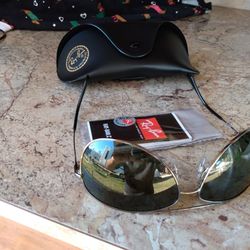 Ray Bans Sunglasses 😎 $85 FIRM