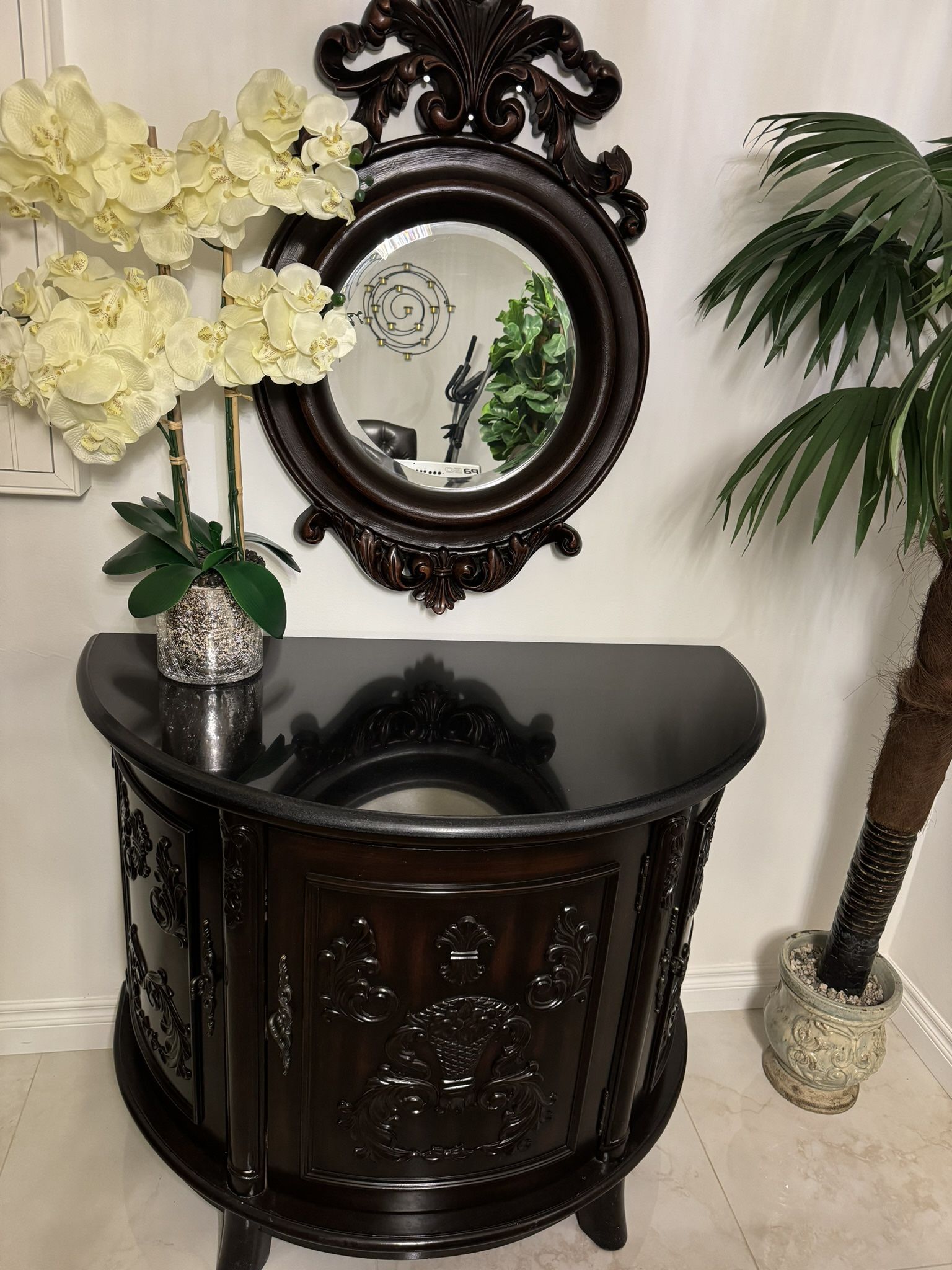 Decorative Stand And Mirror