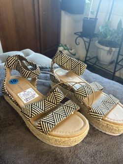Size 10 Forever sandal, New!