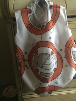 EUC, size 4 BB-8 costume. My son wore it last year one time.