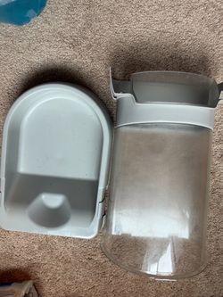 Cat feeder