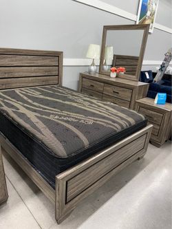 4pc Queen size bed set new