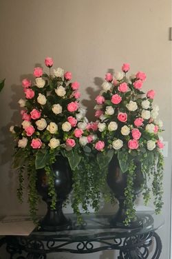 Vases negras grandes con Flores
