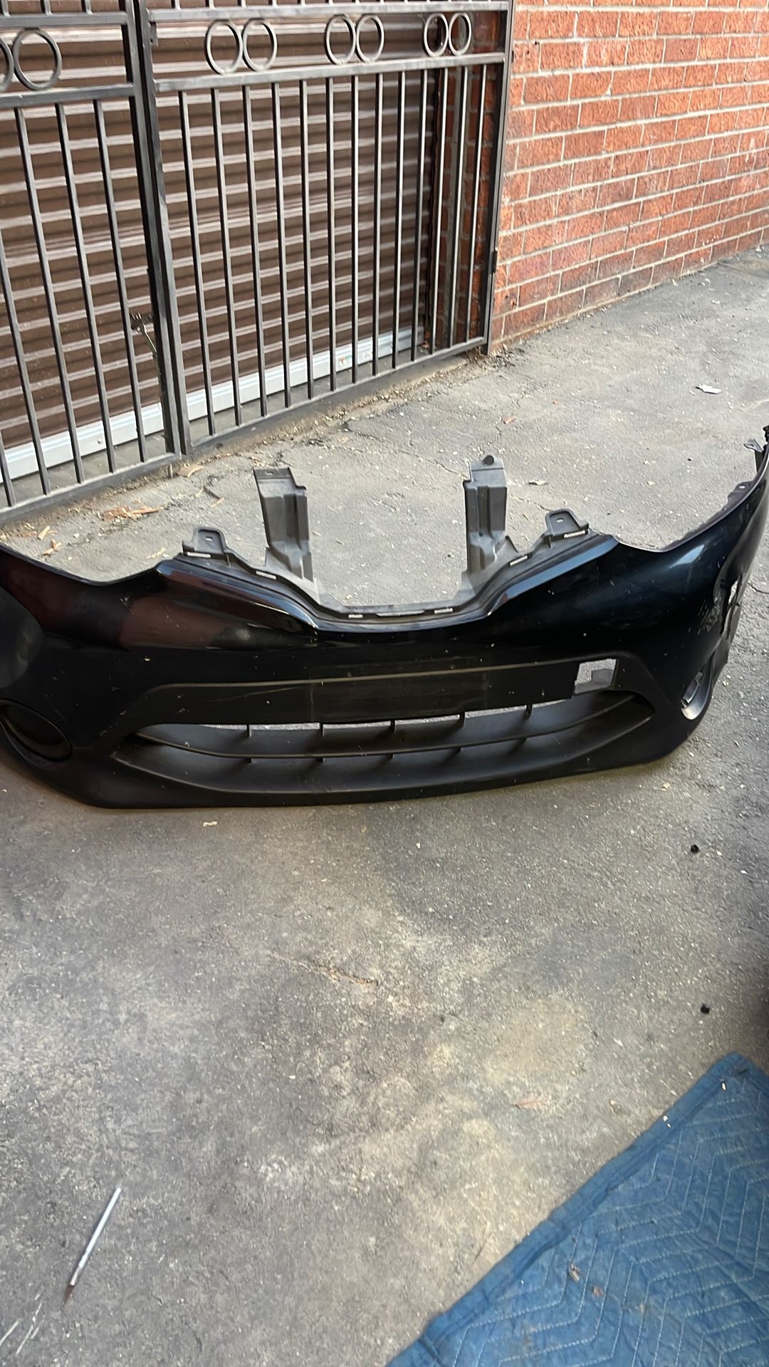 2018 Nissan Rogue Sport Plastic Bumper