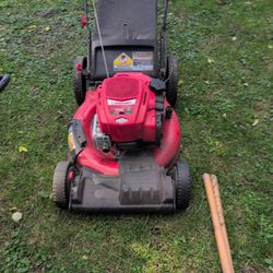 Lawn Mower Briggs 725. ( Needs Tune Up)