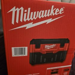 Milwaukee Cordless Wet Dry Vacuum
