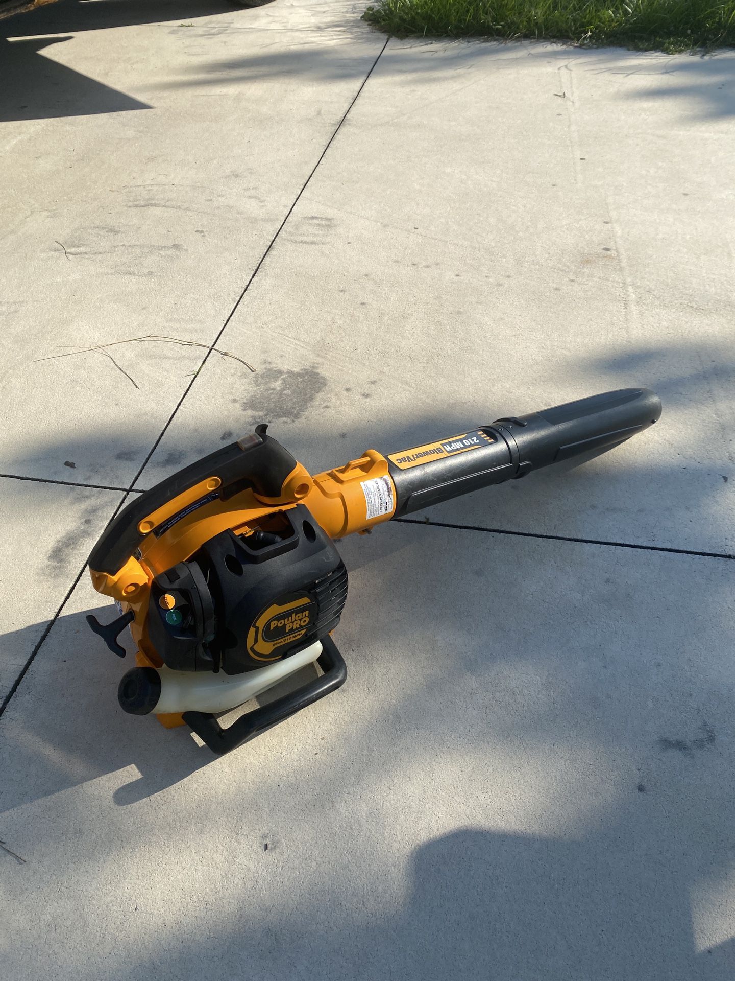 Poulan Pro BVM210VS 25cc 210 MPH Handheld Gas Leaf Blower