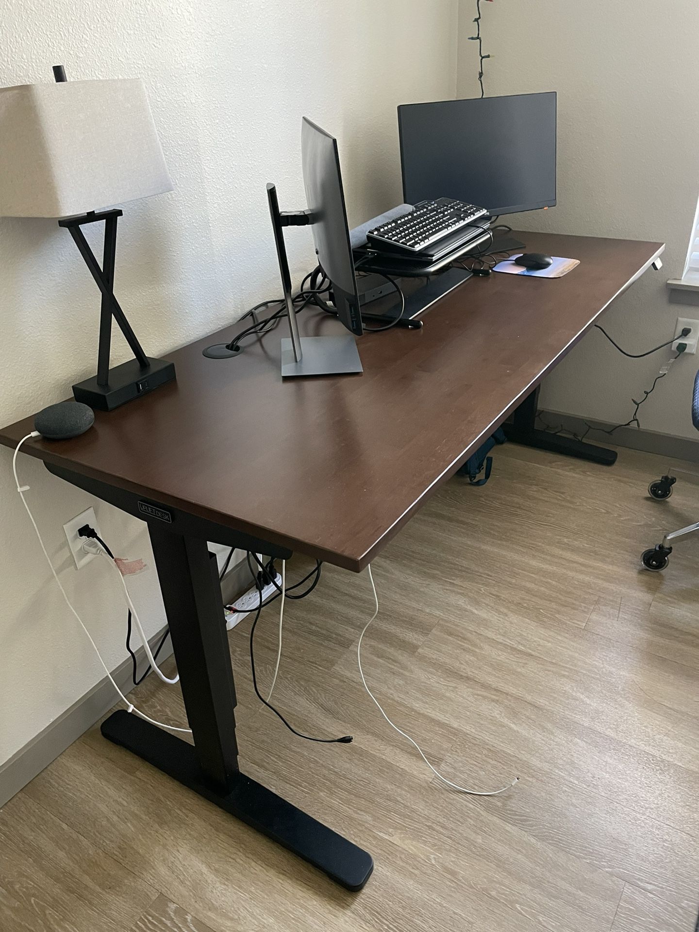 Uplift Desk V2 Electric Standing Desk 2022 Review Pricing