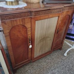 GE Cabinet Radio And Turn Table