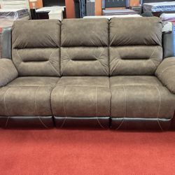 Brand New In The Box📦 | 💲39 Down Payment | Earhart Chestnut Reclining Sofa | ‼️519 Full Price‼️| By ASHLEY