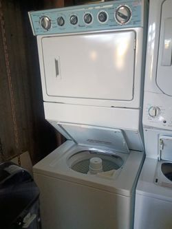 Lavadora y Secadora Whirlpool Stackable Heavy Duty