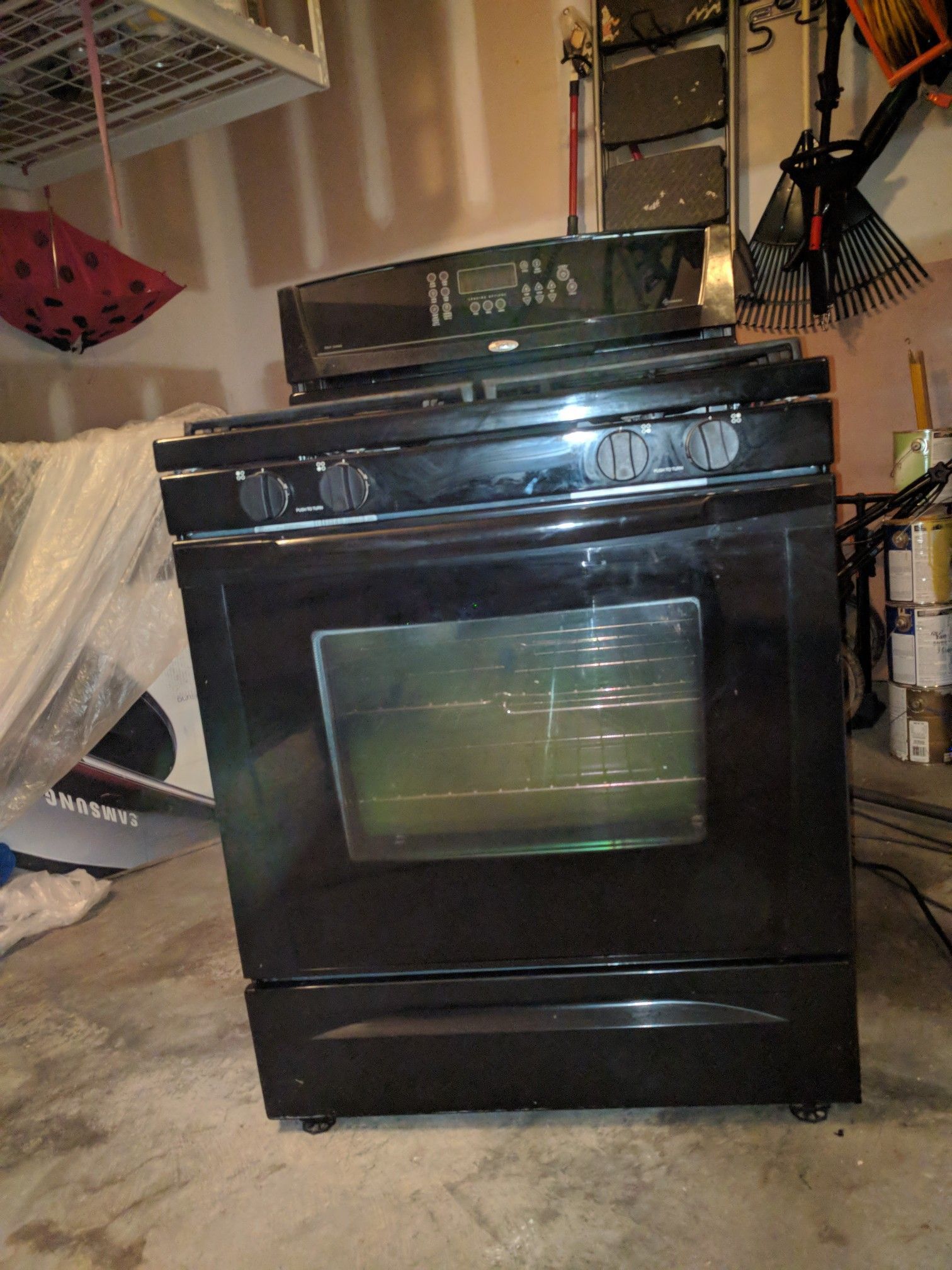 Gas range with self cleaning oven - Whirlpool