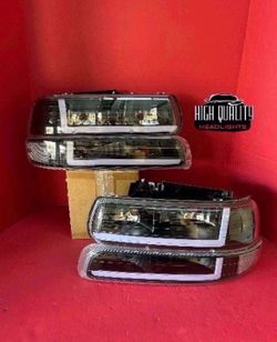 Chevy Silverado 1999. 2006 headlight.