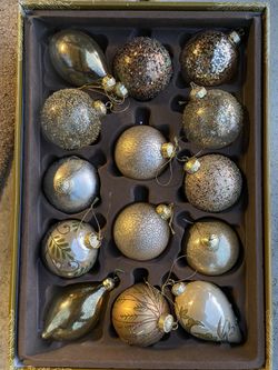 Kirkland signature 14 glass Christmas ornaments