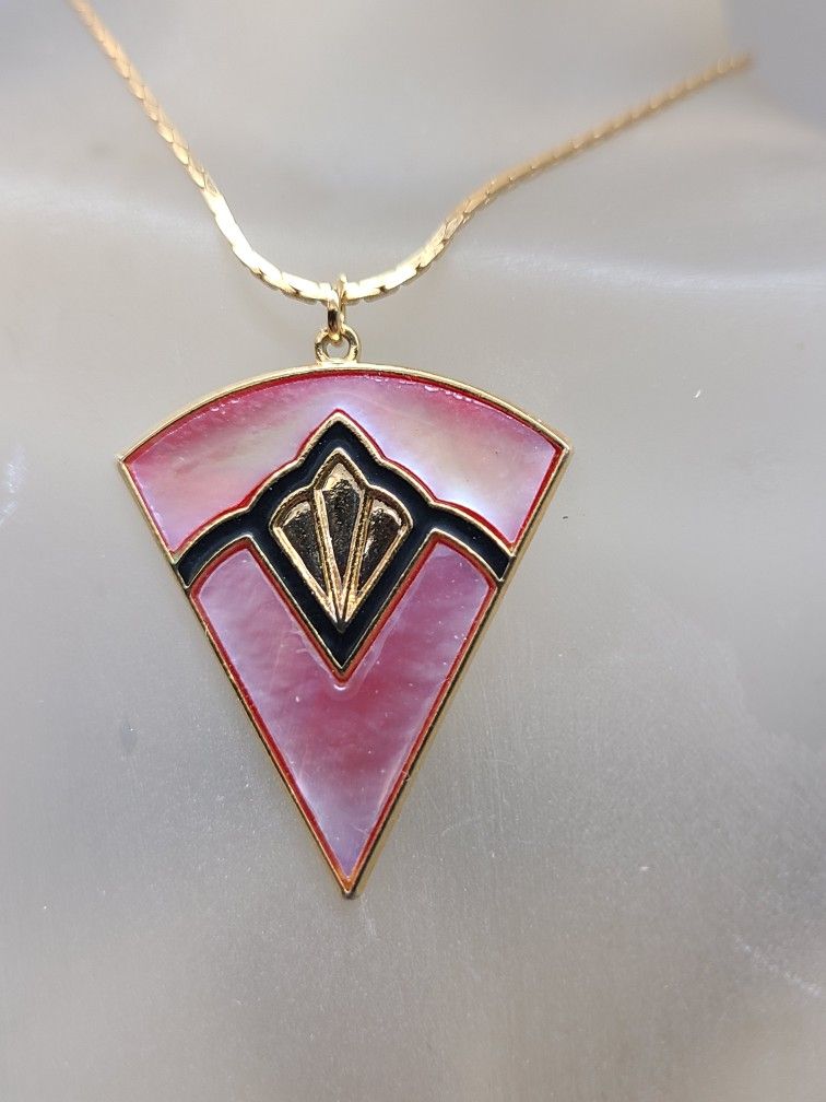 ART DECO ARROWHEAD WITH IRIDESCENT SHELL