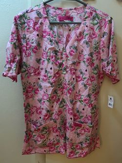 Blusa  filipina de enfermería (scrub top) de la marca Betsey Johnson en talla S