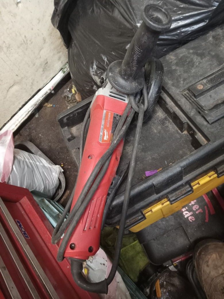 Milwaukee 4 1/2 Inch Grinder