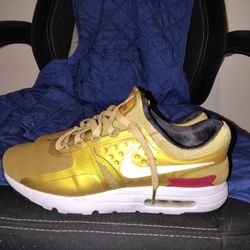 Nike Air Max Metallic Gold